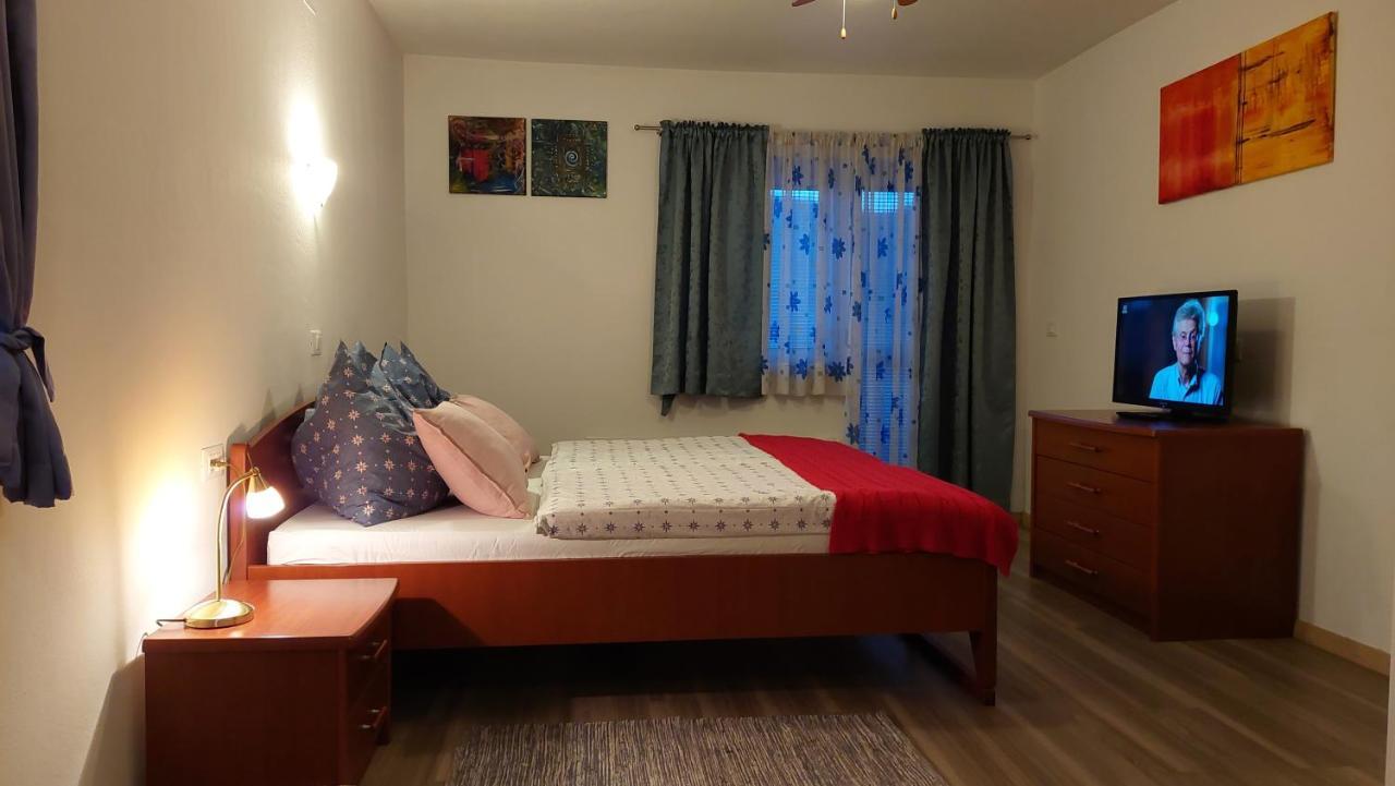 Rooms Ravnik เบลด ภายนอก รูปภาพ