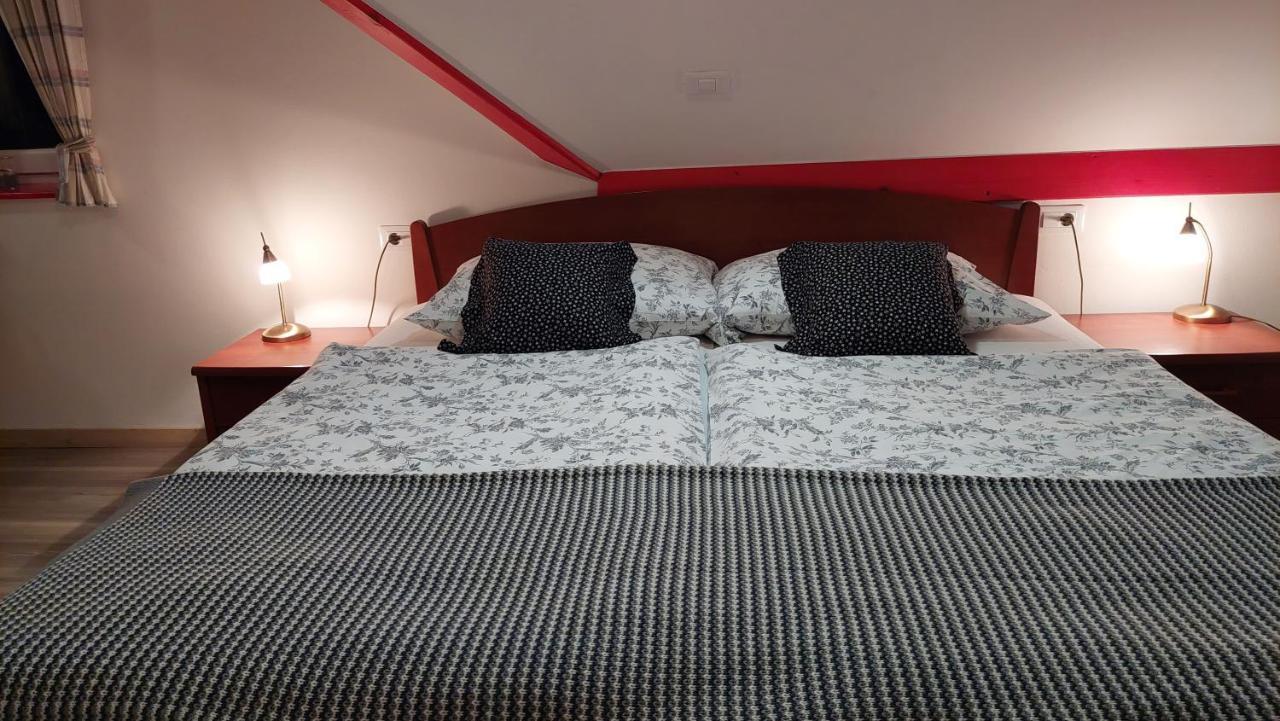 Rooms Ravnik เบลด ภายนอก รูปภาพ