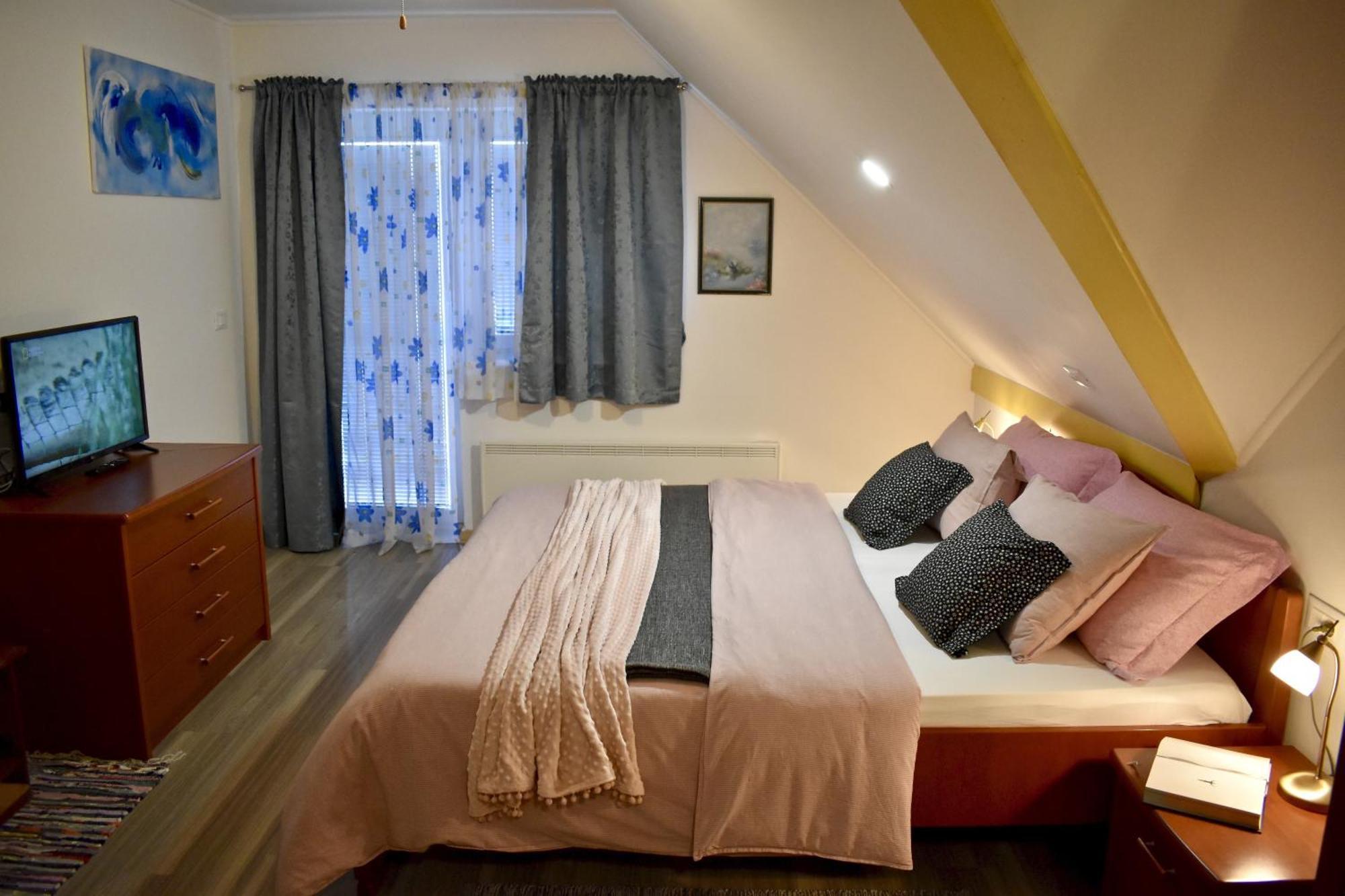 Rooms Ravnik เบลด ภายนอก รูปภาพ