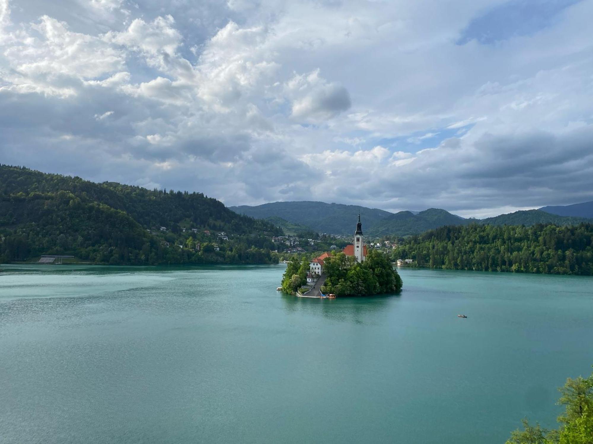 Rooms Ravnik เบลด ภายนอก รูปภาพ